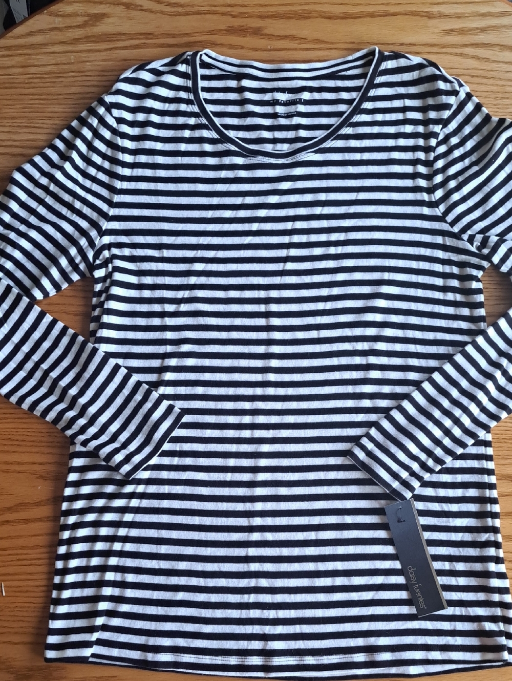 NEW Daisy Fuentes Sz XL Striped Long Sleeve Cotton Tee - Black & White